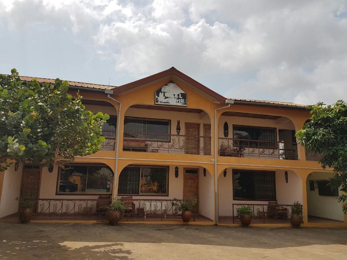 De Mod Hotel Ngleshi Amanfro Exterior foto